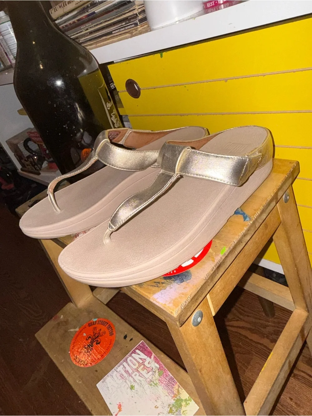 N/A comfortable metallic